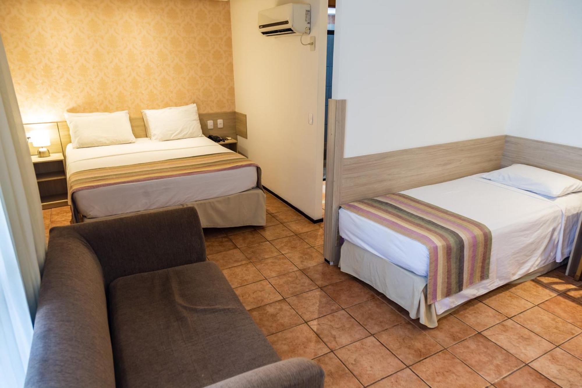 Hotel Plaza Suítes 4*