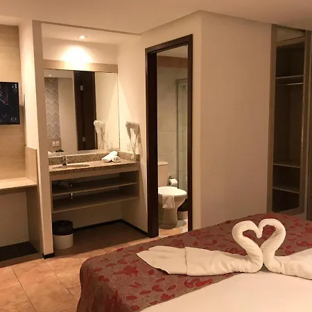 Plaza Suítes 4*
