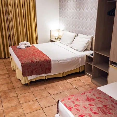 Hotel Plaza Suítes 4*