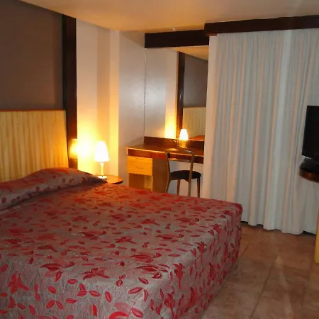 Hotel Plaza Suítes 4*