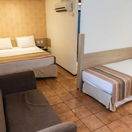 Hotel Plaza Suítes 4*