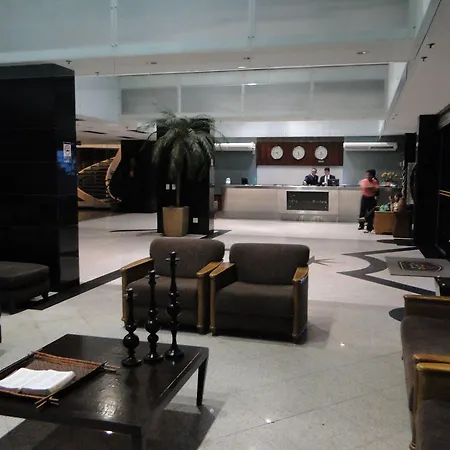 Plaza Suítes Hotel 4*