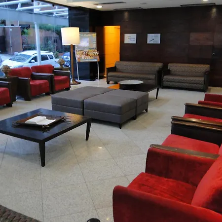 Hotel Plaza Suítes 4*