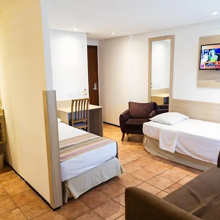 Plaza Suítes Hotel 4*